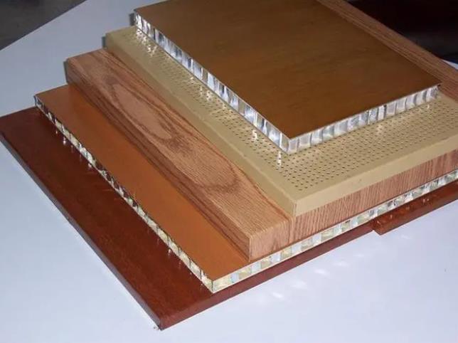 Eche un vistazo al material del panel alveolar de aluminio.