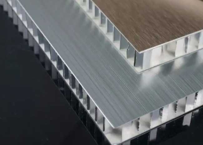 Ventajas de los paneles de nido de abeja de aluminio en la industria de la construcción